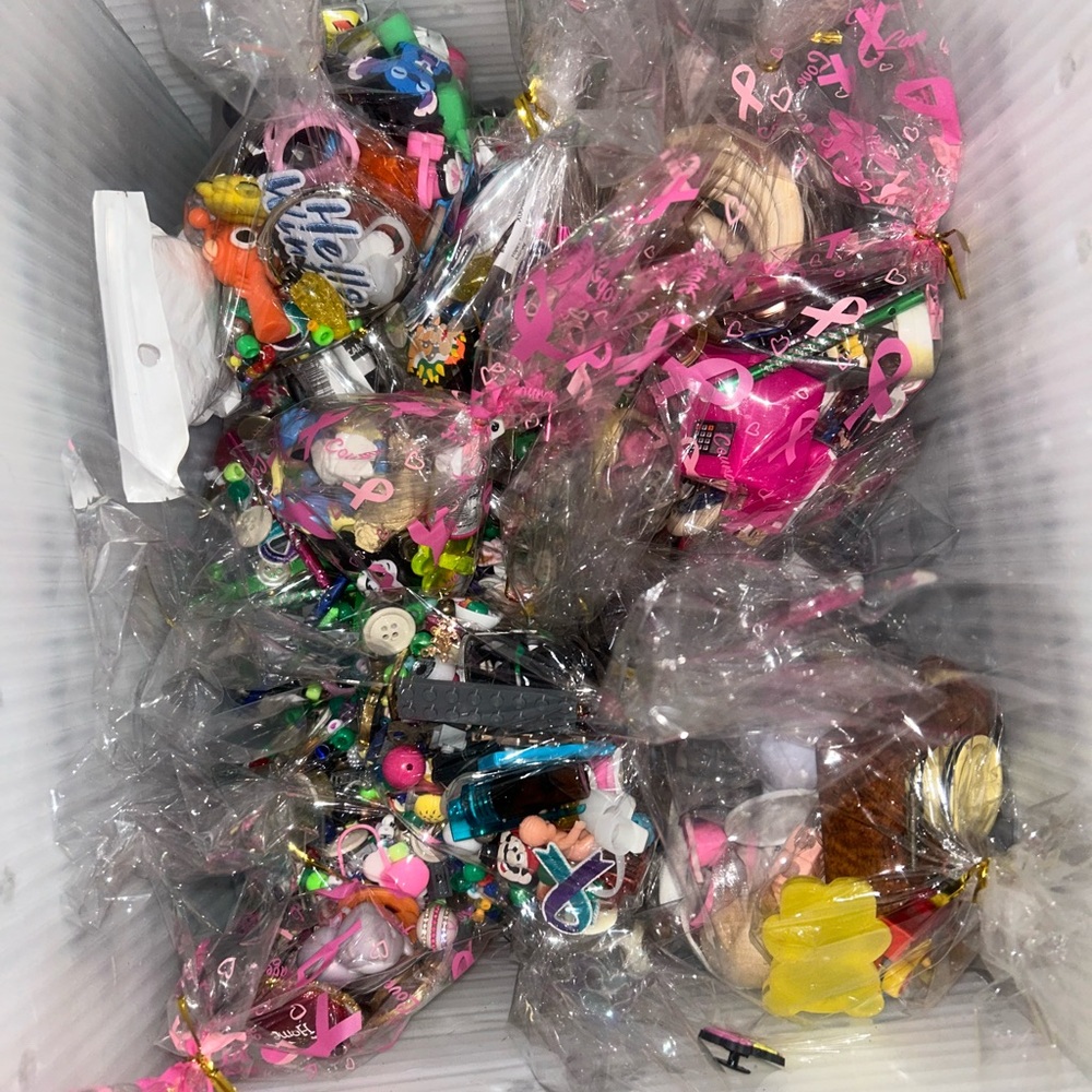 BAG OF MIXED BEADS ,mini toys ,Charms ,Vintage mini thingsALREADY BAGED UP READY
